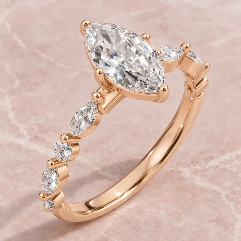 Bague solitaire Perspective marquise en or rose 18 carats, vue d’ambiance