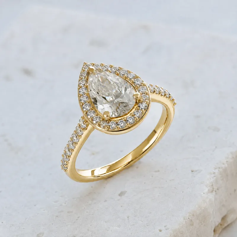 Bague halo Poire en or 18 carats