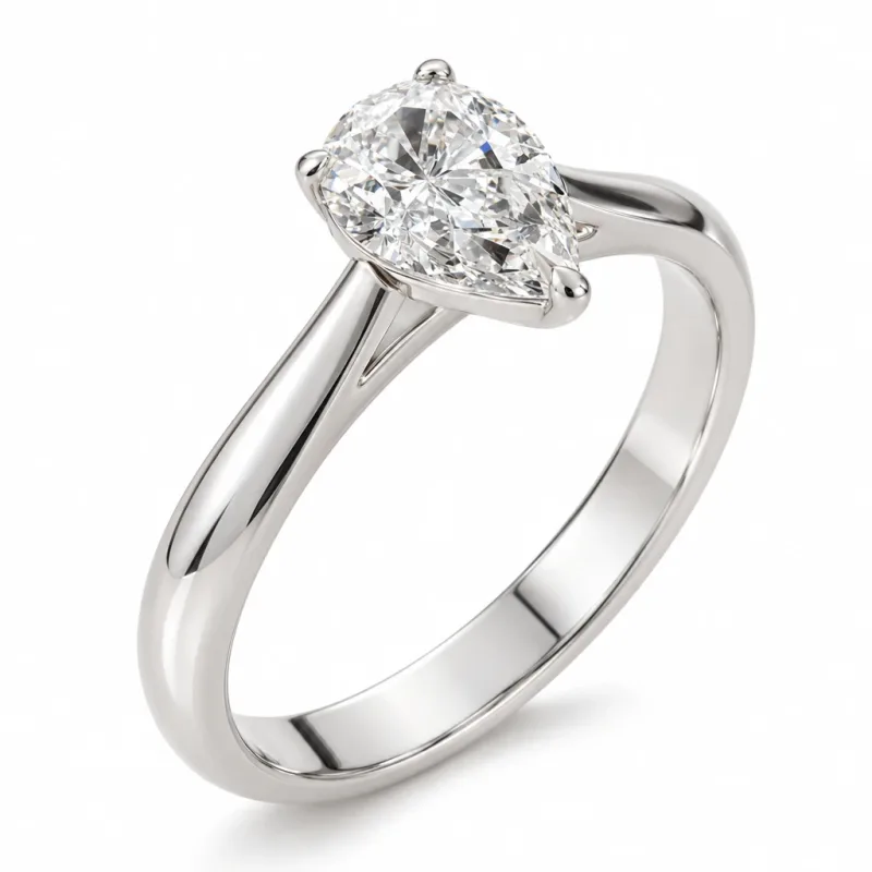Bague solitaire Mireille poire en or blanc 18 carats, vue du bijou