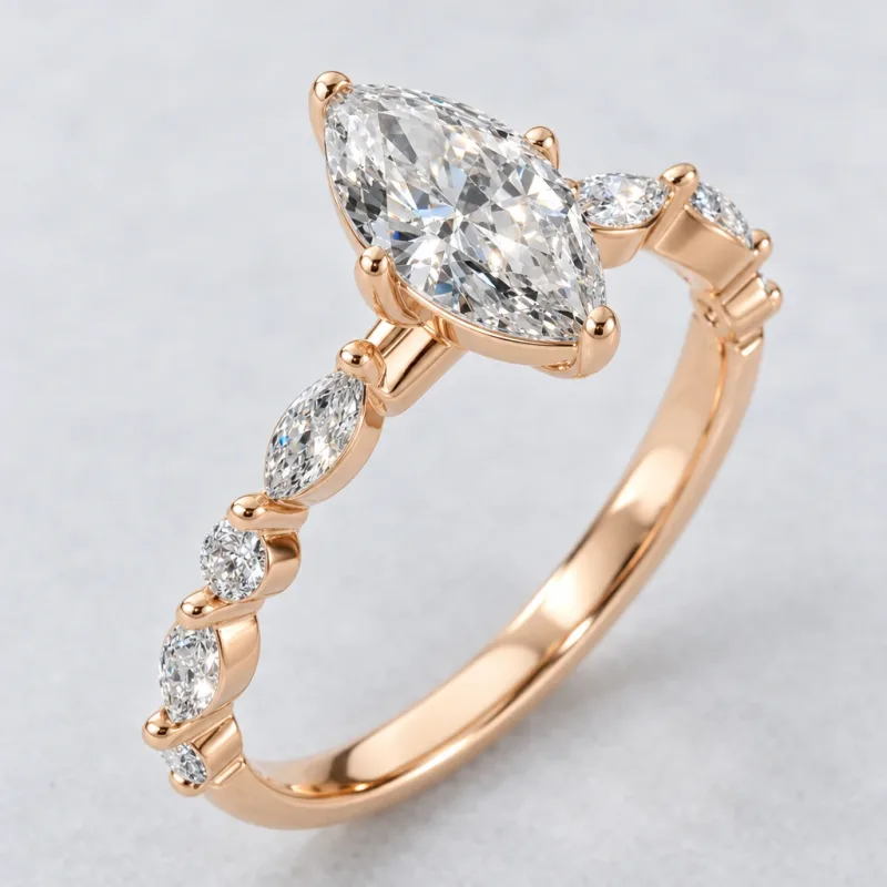 Bague solitaire Perspective marquise en or rose 18 carats, détail du sertissage et du poli